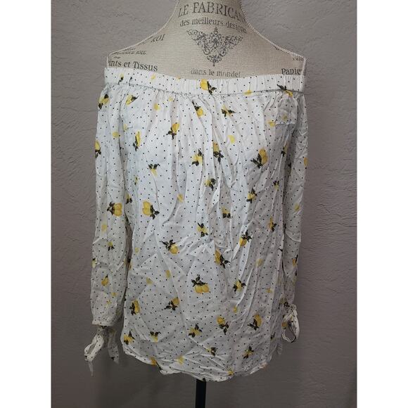 Truly 4 You Lemon Print Cold Shoulder High Low Long Sleeved Shirt | Size Medium - Picture 7 of 7
